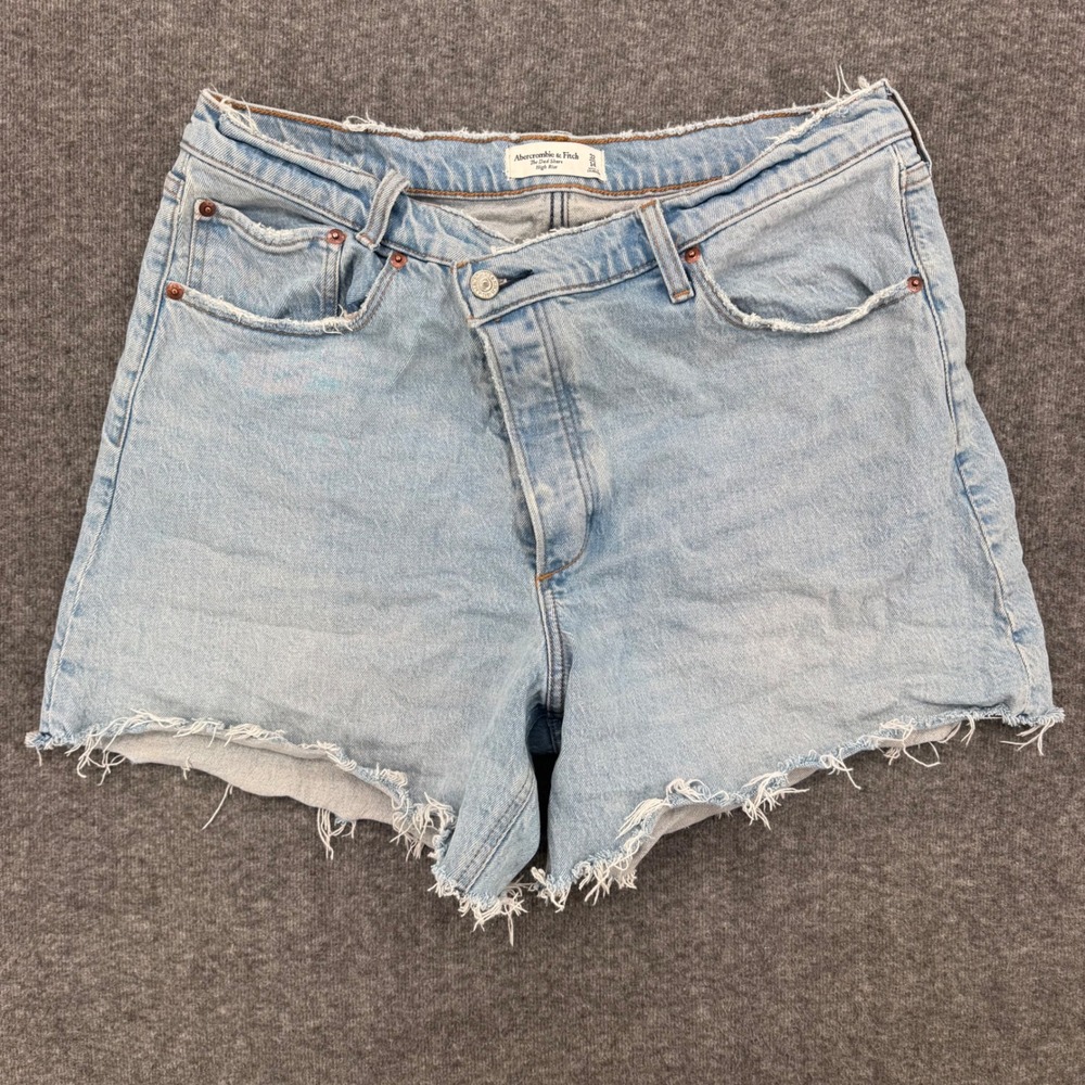 Abercrombie & Fitch The Dad Short High Rise Criss Cross Waist Light Wash Size 14